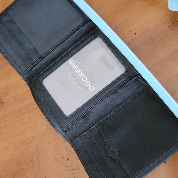 DOCKERS WALLET,  MEN'S BLACK LEATHER TRIFOLD - Picture 6 of 7